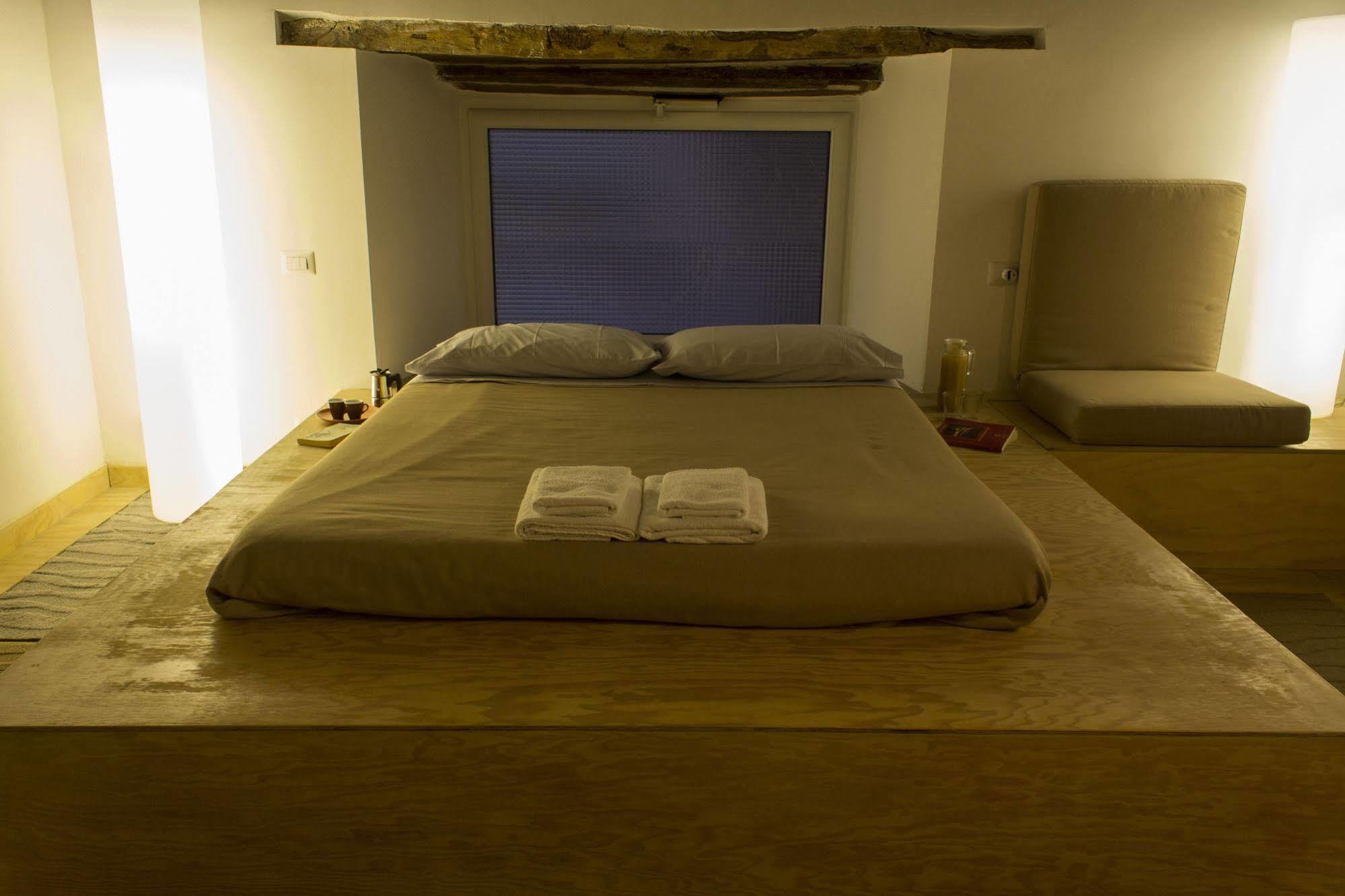 ナポリ カーサ ラティーナ Bed & Breakfast エクステリア 写真